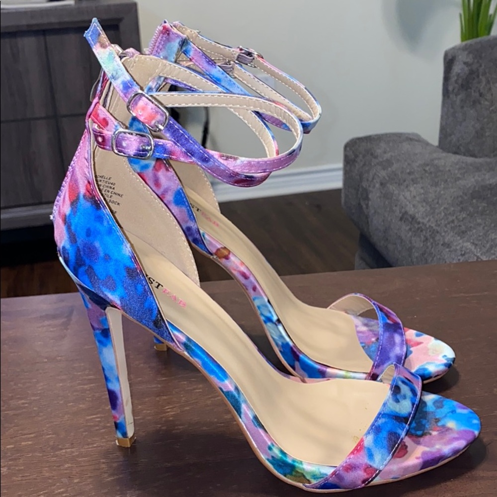 Bright HEELS FOR SALE‼️‼️‼️